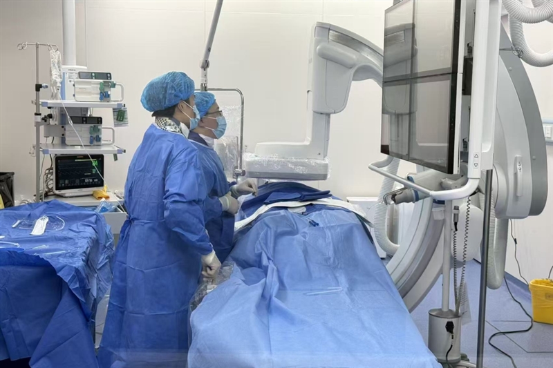 重医附二院成功医治肝衰竭合并大出血患者